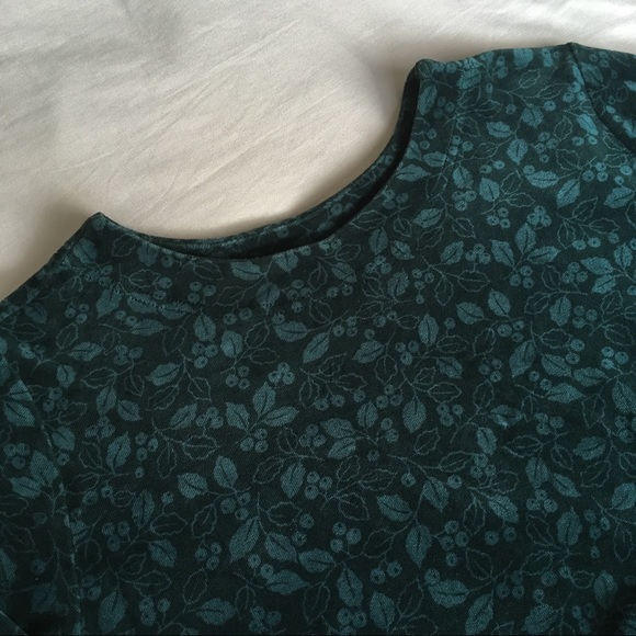Dark Green Velvet Crop Top - Picture 3 of 8